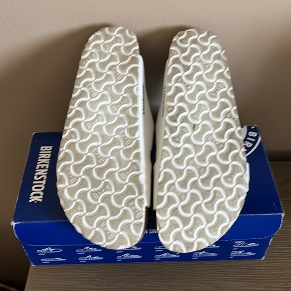 BIRKENSTOCK AZ SOFT BED SANDAL IN EXCELLENT CONDITION! ONLY WORN A COUPLE TIMES! - Picture 5 of 7